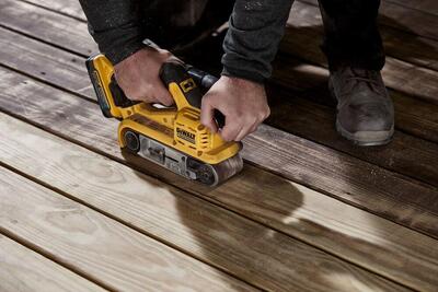 DeWalt DCW220N aku pásová brúska 75x533mm, 18V bez aku