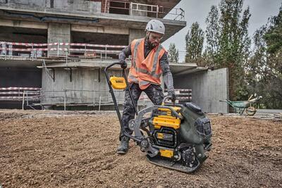 DeWalt Powershift DCPS7154N vibračná doska 100kg