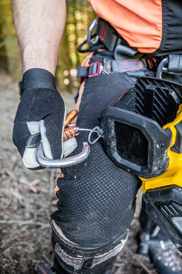 DeWalt FlexVolt DCMCST635X1 aku reťazová píla 35cm, 54V 1x3,0Ah aku