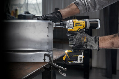 DeWalt DCF414E2GT aku nitovačka 18V, 2x1,7Ah aku Powerstack