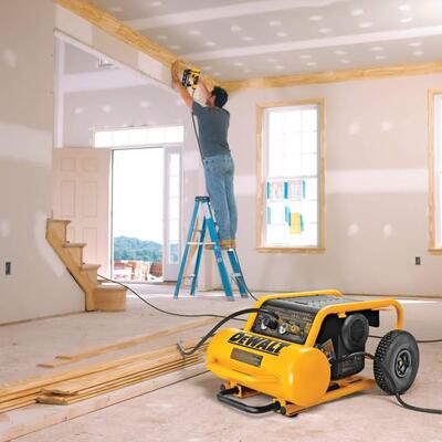 DeWalt DCX17PS vzduchový kompresor 17 litrový 13,8bar + hadica 10m