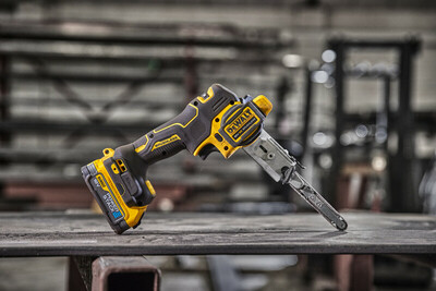 DeWalt DCM200E2T aku prstová brúska 2x1,7Ah aku Powerstack