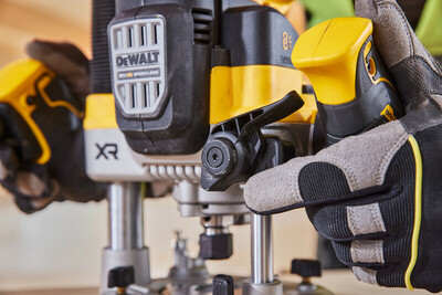 DeWalt DCW620H2 aku horná fréza 18V, 2x 5,0Ah aku Powerstack