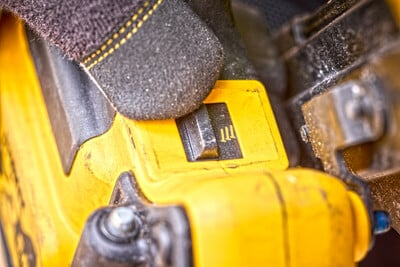 DeWalt DCN930N tesárska klincovačka 50-90mm, 18V bez aku