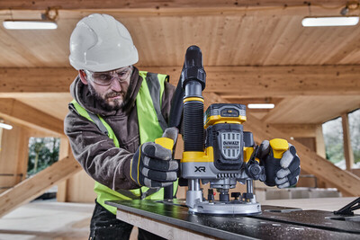 DeWalt DCW620H2 aku horná fréza 18V, 2x 5,0Ah aku Powerstack
