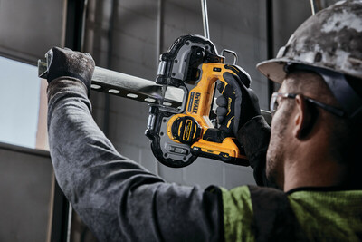 DeWalt DCS377N aku pásová píla kov 46mm 18V bez aku