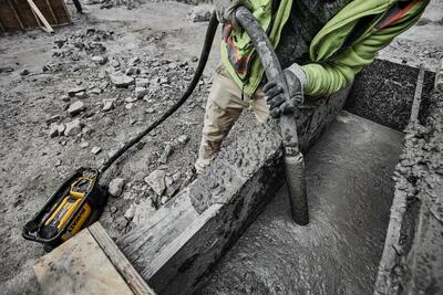 DeWalt Powershift DCPS320 ponorný vibrátor - napájacia jednotka