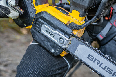 DeWalt FlexVolt DCMCST635X1 aku reťazová píla 35cm, 54V 1x3,0Ah aku