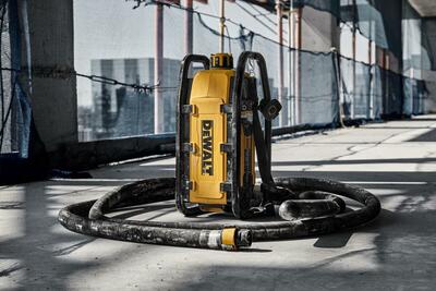 DeWalt Powershift DCPS320 ponorný vibrátor - napájacia jednotka
