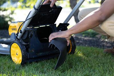 DeWalt FlexVolt DCMWSP550N aku kosačka na trávu s pojazdom, 53cm 54V bez aku