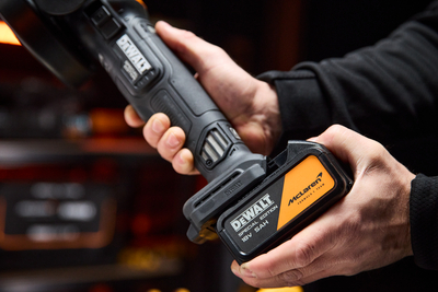 DeWalt McLaren DCG45MP2T aku uhlová brúska 125mm 2x5,0Ah aku