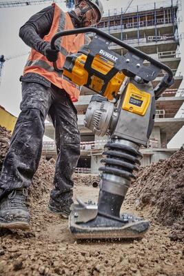 DeWalt Powershift DCPS660PS1 aku vibračný pech 1x aku + nabíjačka