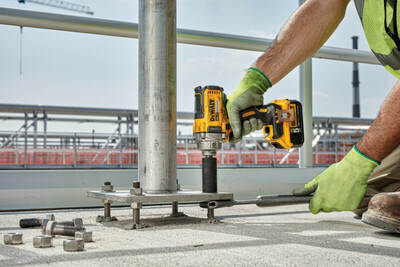 DeWalt DCF894HP2 aku bezuhlíkový rázový uťahovač 18V 2x5,0Ah