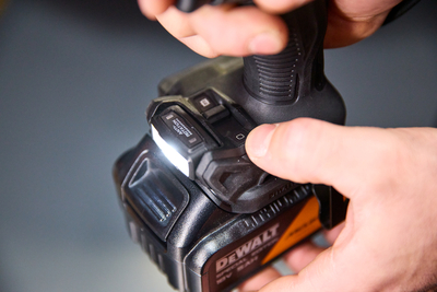 DeWalt McLaren DCD86MP2T aku príklepová vŕtačka 18V 2x5,0Ah aku
