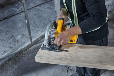 DeWalt DWE5615 okružná píla 190mm