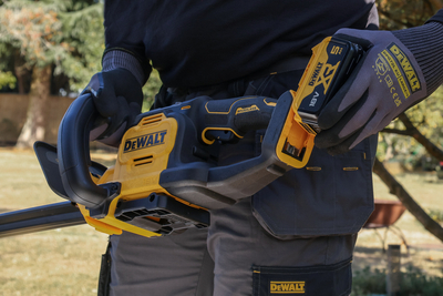 DeWalt DCMHT567N akumulátorové nůžky na živý plot 60cm, 18V bez akumulátoru