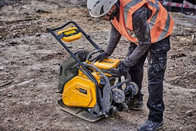 DeWalt Powershift DCPS7154N vibračná doska 100kg