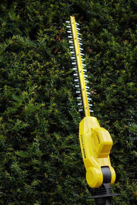 Stanley Fatmax V20 SFMCPH845M1 aku nožnice na živý plot 45 cm na tyči 18V 1x4,0Ah aku 