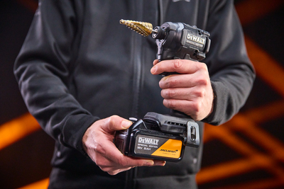 DeWalt McLaren DCF86MP2T aku rázový uťahovák 205Nm, 18V 2x5,0Ah aku
