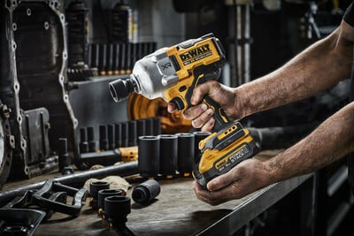 DeWalt DCF961H2G aku rázový uťahovák 1626Nm 18V 2x5,0Ah aku Powerstack