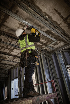 DeWalt DGN845D1 plynová klincovačka C6 Trak, 1x2,0Ah aku