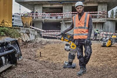 DeWalt Powershift aku vibračný pech bez aku