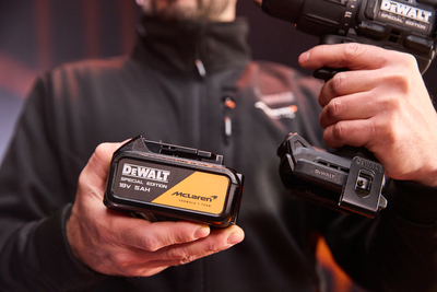 DeWalt McLaren DCD86MP2T aku príklepová vŕtačka 18V 2x5,0Ah aku