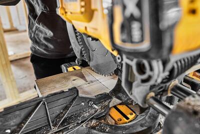 DeWalt FlexVolt DCS781N aku pokosová píla 305mm, 18V bez aku