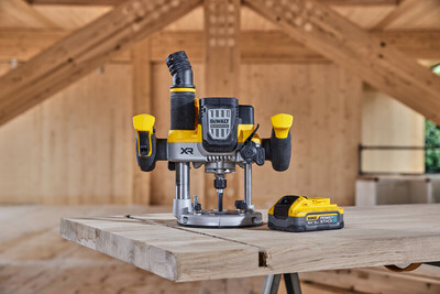 DeWalt DCW620H2 aku horná fréza 18V, 2x 5,0Ah aku Powerstack