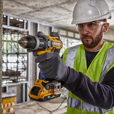 DeWalt Tool Connect DCD797P2B aku príklepová vŕtačka 18V 2x5,0Ah aku