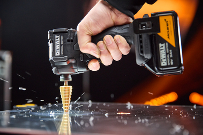 DeWalt McLaren aku sada rázových uťahovákov 18V, 2x5,0Ah aku