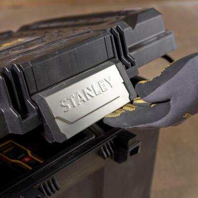 Stanley  PRO ONE TOUCH box pojazdný na náradie so západkou 24" STST33090-1