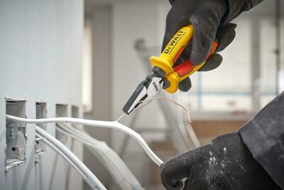DeWalt DWHT82810-0 elektrikárske kombinované kliešte 160mm