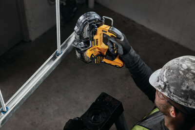 DeWalt DCS377N aku pásová píla kov 46mm 18V bez aku