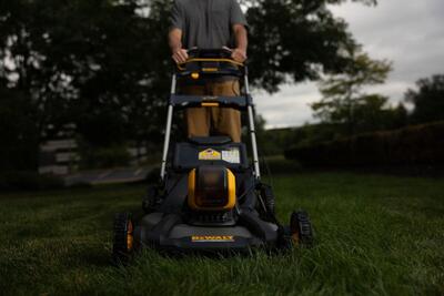 DeWalt FlexVolt DCMWP500N aku kosačka na trávu 53cm 54V, bez aku