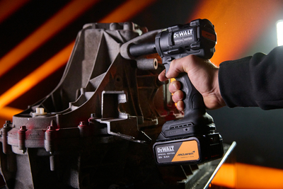 DeWalt McLaren aku sada rázových uťahovákov 18V, 2x5,0Ah aku