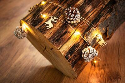 Reťaz MagicHome Vianoce Pine, 20 LED teplá biela, so zasneženými šiškami, 2xAA, jednoduché svietenie