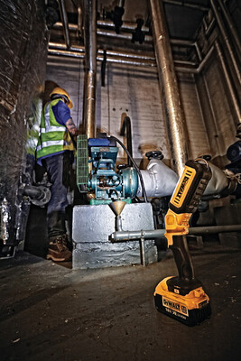 DeWalt svítilna 18V bez aku DCL050