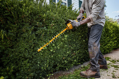 DeWalt DCMHT573N aku nožnice na živý plot 65cm, 54V, bez aku