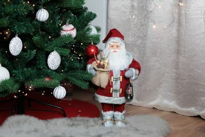 Dekorácia MagicHome Vianoce, Santa s lampášom, červený, 46 cm