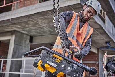 DeWalt Powershift DCPS660PS1 aku vibračný pech 1x aku + nabíjačka