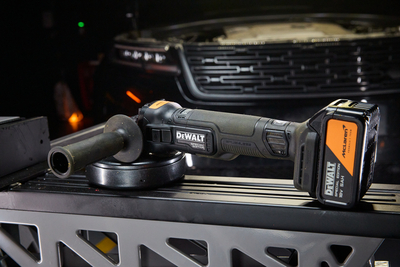 DeWalt McLaren DCG45MP2T aku uhlová brúska 125mm 2x5,0Ah aku
