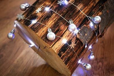 Reťaz MagicHome Vianoce Ball, 20 LED studená biela, s guľami a vločkami, strieborná, 2xAA, jednoduch