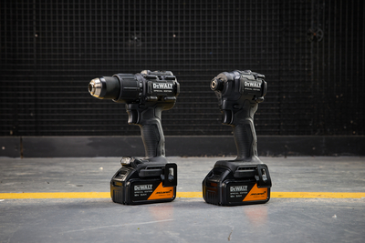 DeWalt McLaren DCK2222MP2T aku sada rázový utahovák 1/4" a příklepová aku vrtačka 18V 2x5,0Ah aku