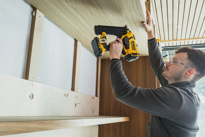 DeWalt DCN210SN dokončovací aku hřebíkovač 18Ga 15–50 mm, 18V bez aku