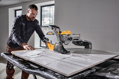 DeWalt D36000 řezací stroj na obklady + stojan