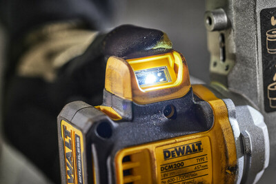 DeWalt DCM200E2T aku prstová brúska 2x1,7Ah aku Powerstack