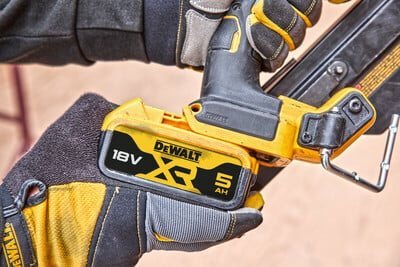 DeWalt DCN930N tesárska klincovačka 50-90mm, 18V bez aku