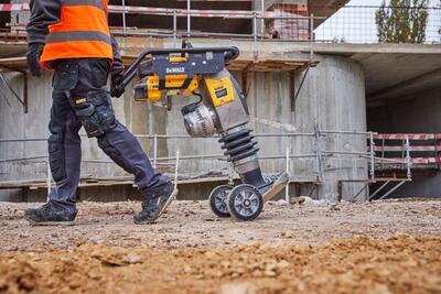 DeWalt Powershift DCPS660PS1 aku vibračný pech 1x aku + nabíjačka