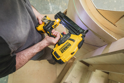 DeWalt DCN210SNT dokončovací aku klincovačka 18Ga 15–50 mm, 18V bez aku v Tstaku